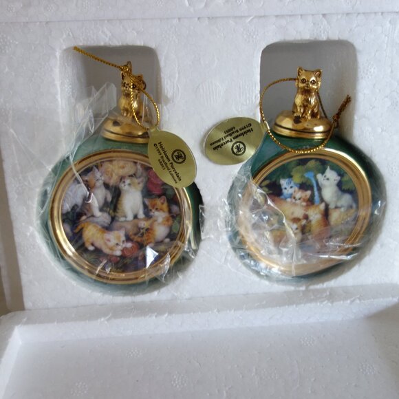 NIB BRADFORD EDITIONS / HEIRLOOM PORCELAIN 1999 Christmas Cat Ornaments - Picture 1 of 5